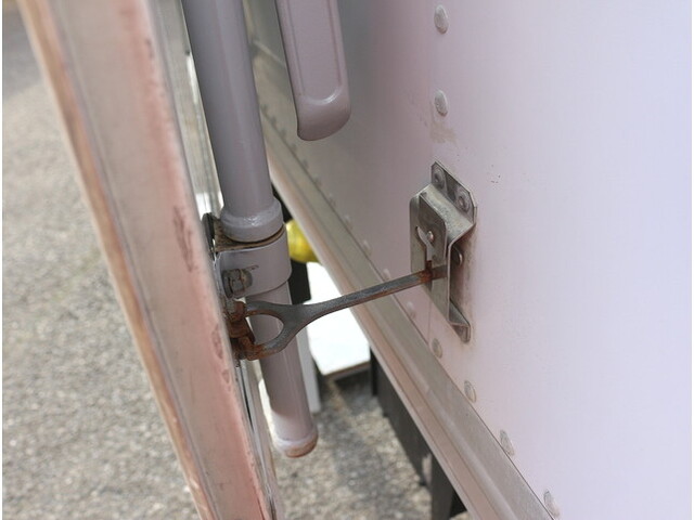 いすゞエルフパネルバン小型（2t・3t）[写真17]