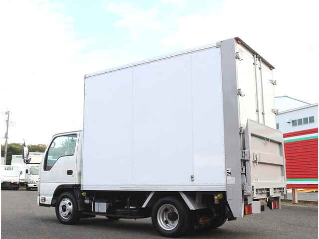 いすゞエルフパネルバン小型（2t・3t）[写真02]