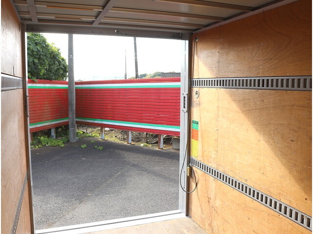 いすゞエルフパネルバン小型（2t・3t）[写真20]