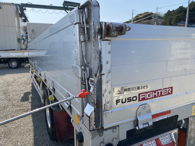 三菱ふそうファイター平ボディ増トン（6t・8t）[写真36]