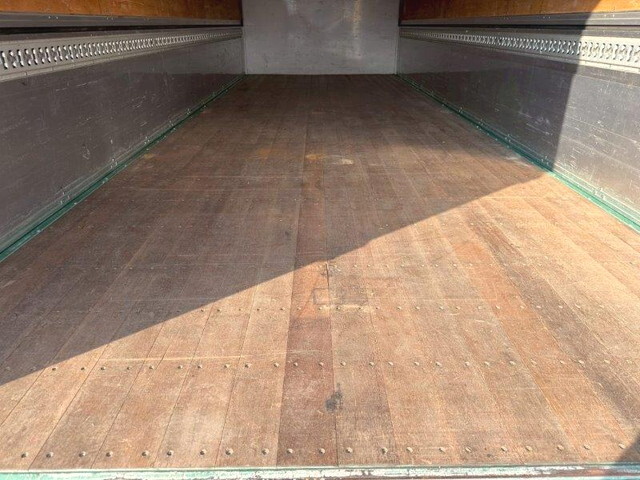 いすゞフォワードアルミウイング中型（4t）[写真10]