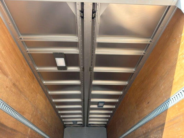 いすゞフォワードアルミウイング中型（4t）[写真11]