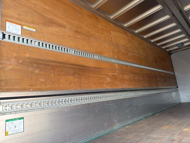 いすゞフォワードアルミウイング中型（4t）[写真12]