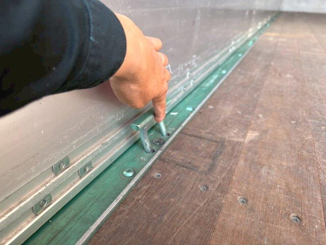 いすゞフォワードアルミウイング中型（4t）[写真14]