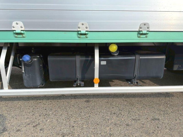 いすゞフォワードアルミウイング中型（4t）[写真17]