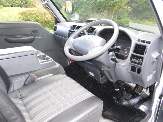 マツダボンゴ平ボディ小型（2t・3t）[写真15]