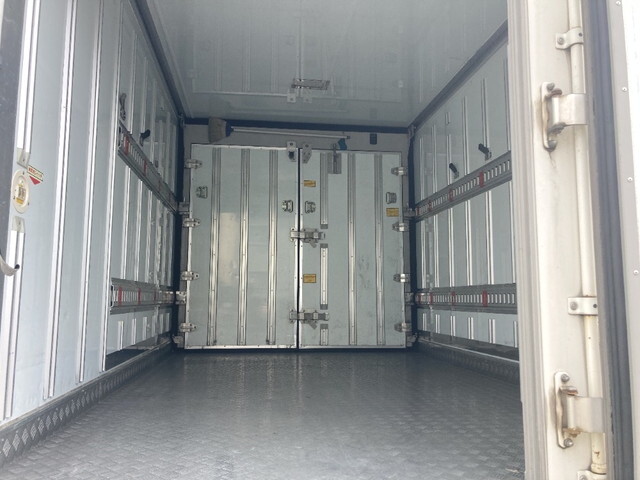 日野デュトロ冷凍車（冷蔵車）小型（2t・3t）[写真03]