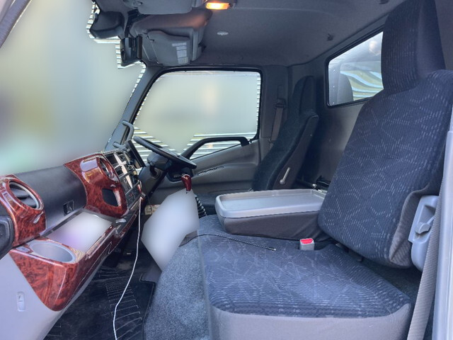 日野デュトロアルミバン小型（2t・3t）[写真29]