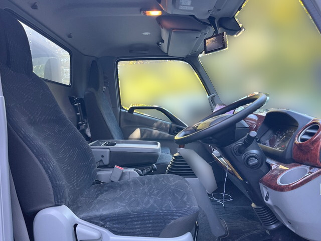 日野デュトロアルミバン小型（2t・3t）[写真31]