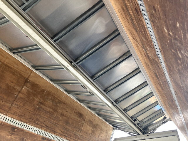 いすゞギガアルミウイング大型（10t）[写真11]