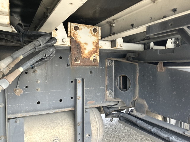 いすゞギガアルミウイング大型（10t）[写真19]