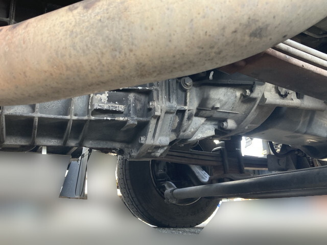 いすゞギガアルミウイング大型（10t）[写真21]