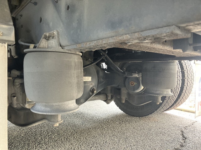 いすゞギガアルミウイング大型（10t）[写真23]