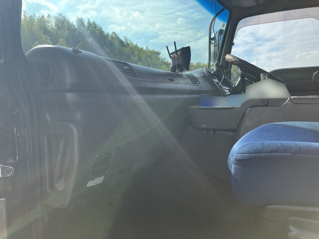 いすゞギガアルミウイング大型（10t）[写真26]