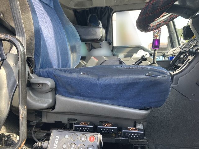 いすゞギガアルミウイング大型（10t）[写真28]