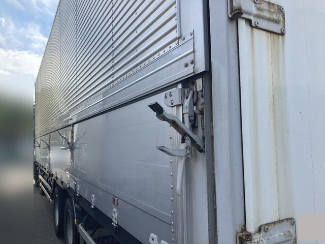 いすゞギガアルミウイング大型（10t）[写真04]