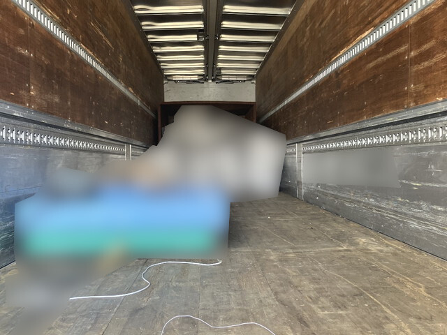 いすゞギガアルミウイング大型（10t）[写真09]