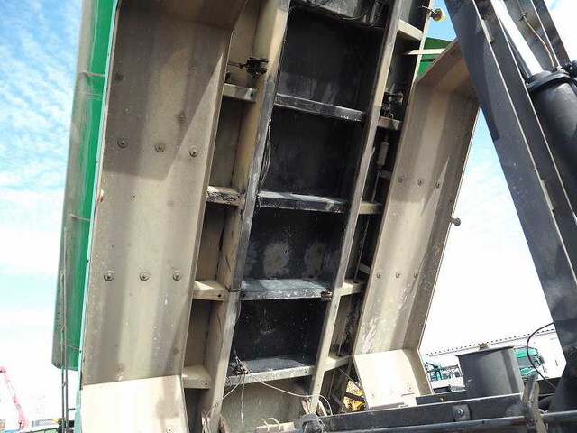 いすゞギガタンク車（タンクローリー）大型（10t）[写真13]