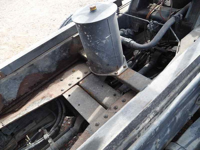 いすゞギガタンク車（タンクローリー）大型（10t）[写真17]