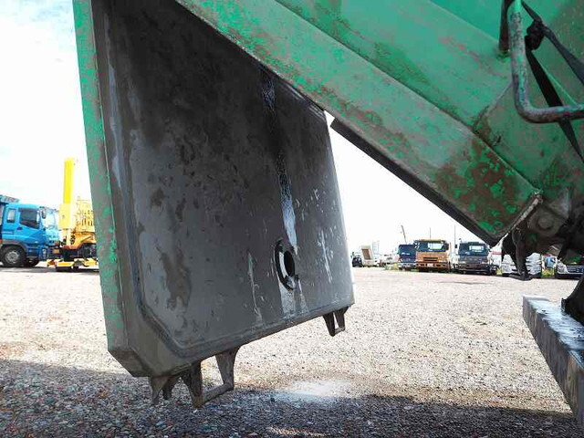 いすゞギガタンク車（タンクローリー）大型（10t）[写真19]