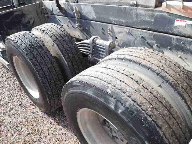 いすゞギガタンク車（タンクローリー）大型（10t）[写真23]