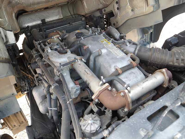 いすゞギガタンク車（タンクローリー）大型（10t）[写真28]