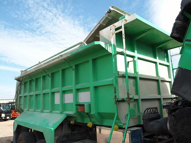 いすゞギガタンク車（タンクローリー）大型（10t）[写真29]