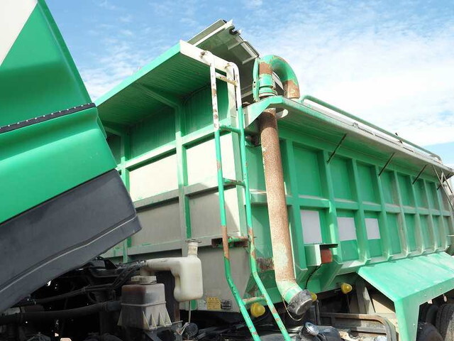 いすゞギガタンク車（タンクローリー）大型（10t）[写真30]