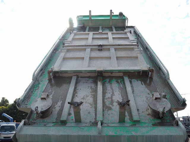 いすゞギガタンク車（タンクローリー）大型（10t）[写真36]