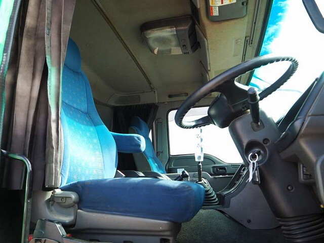 いすゞギガタンク車（タンクローリー）大型（10t）[写真37]