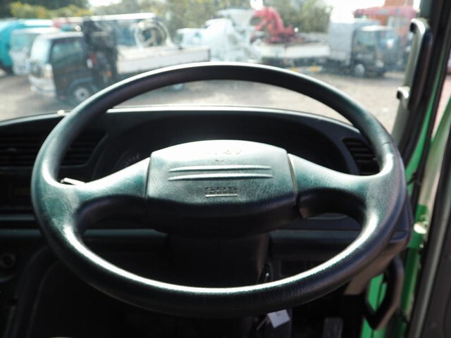 いすゞギガタンク車（タンクローリー）大型（10t）[写真40]