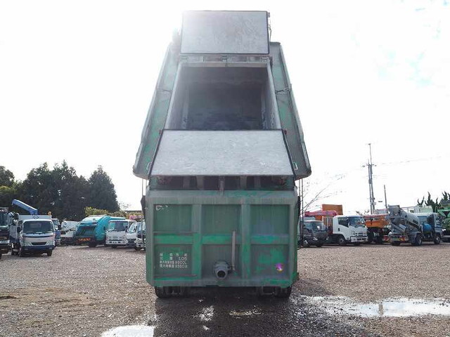 いすゞギガタンク車（タンクローリー）大型（10t）[写真09]