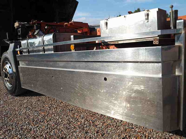 三菱ふそうスーパーグレート深ダンプ（土砂禁ダンプ）大型（10t）[写真26]