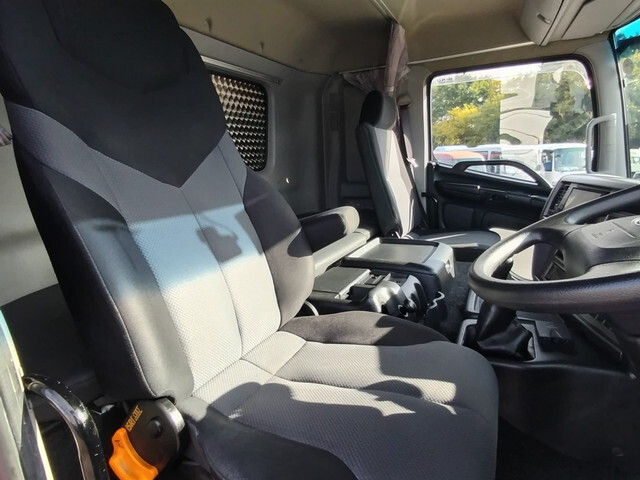 日野プロフィアアルミブロック大型（10t）[写真19]