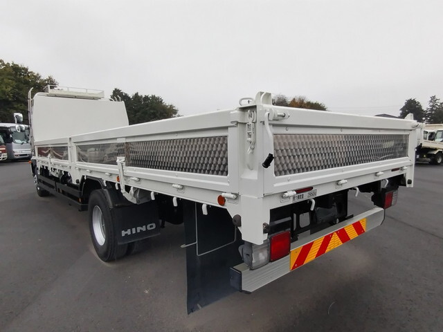 日野レンジャー平ボディ中型（4t）[写真02]