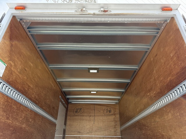 いすゞエルフアルミバン小型（2t・3t）[写真10]