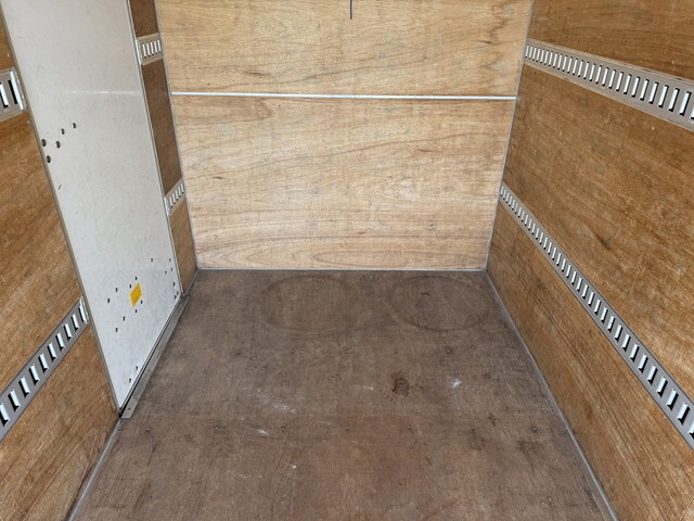 いすゞエルフアルミバン小型（2t・3t）[写真13]