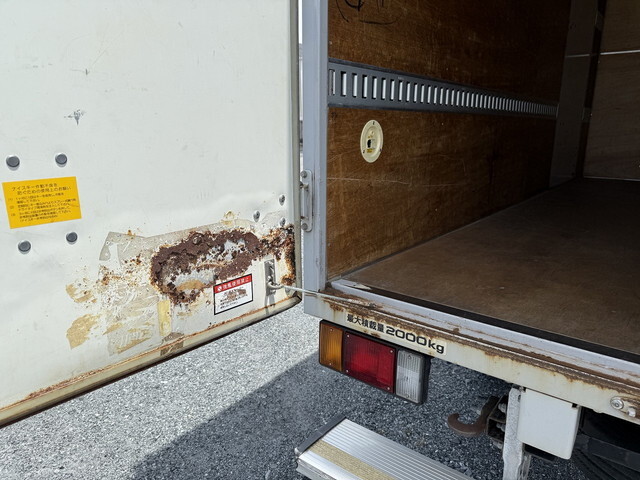 いすゞエルフアルミバン小型（2t・3t）[写真15]
