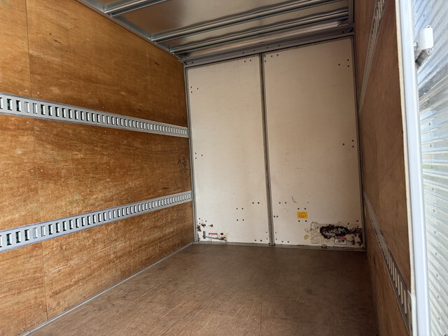 いすゞエルフアルミバン小型（2t・3t）[写真16]