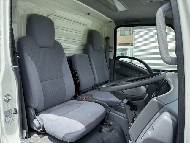 いすゞエルフアルミバン小型（2t・3t）[写真29]