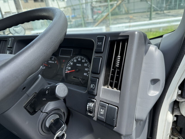 いすゞエルフアルミバン小型（2t・3t）[写真31]