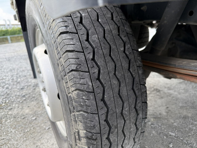 いすゞエルフ平ボディ小型（2t・3t）[写真23]