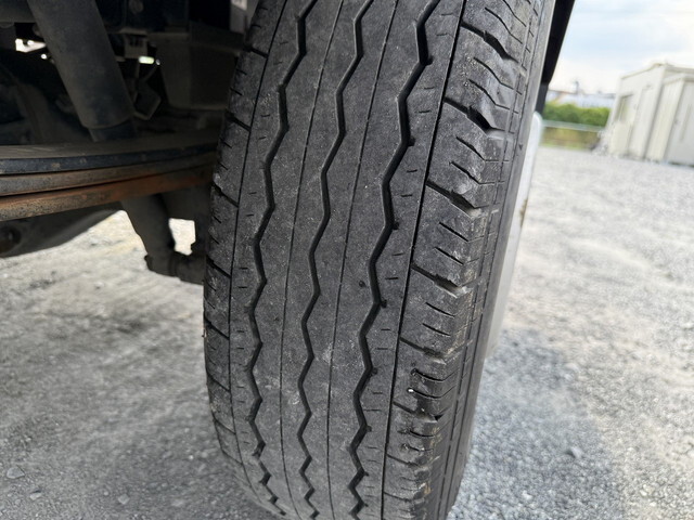 いすゞエルフ平ボディ小型（2t・3t）[写真27]