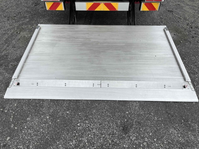 いすゞフォワードアルミウイング中型（4t）[写真23]