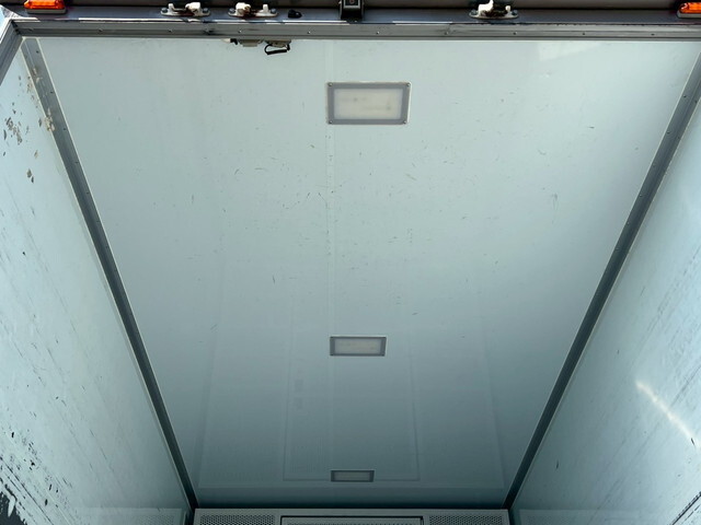 いすゞエルフ保冷バン小型（2t・3t）[写真10]