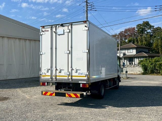 いすゞエルフ保冷バン小型（2t・3t）[写真02]