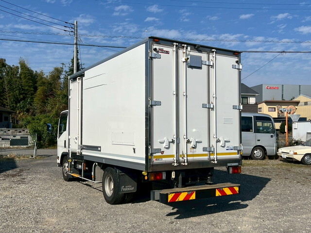 いすゞエルフ保冷バン小型（2t・3t）[写真04]