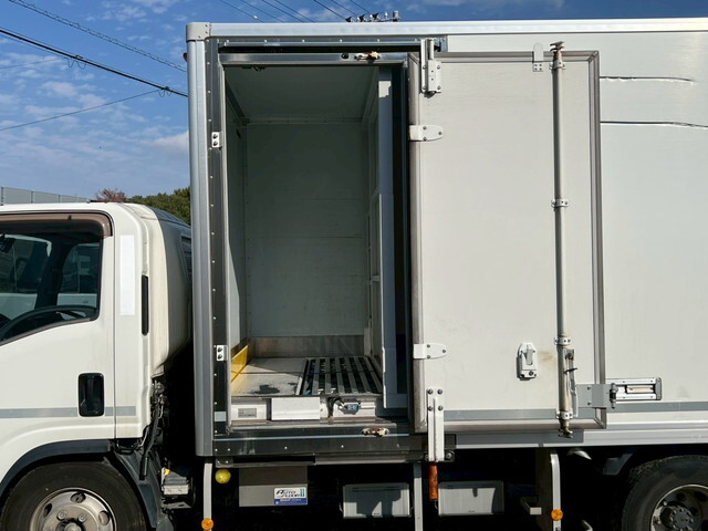 いすゞエルフ保冷バン小型（2t・3t）[写真05]