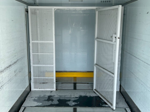 いすゞエルフ保冷バン小型（2t・3t）[写真07]