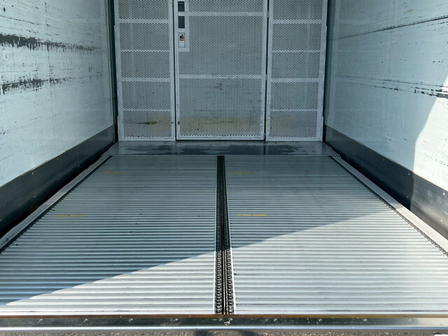 いすゞエルフ保冷バン小型（2t・3t）[写真08]